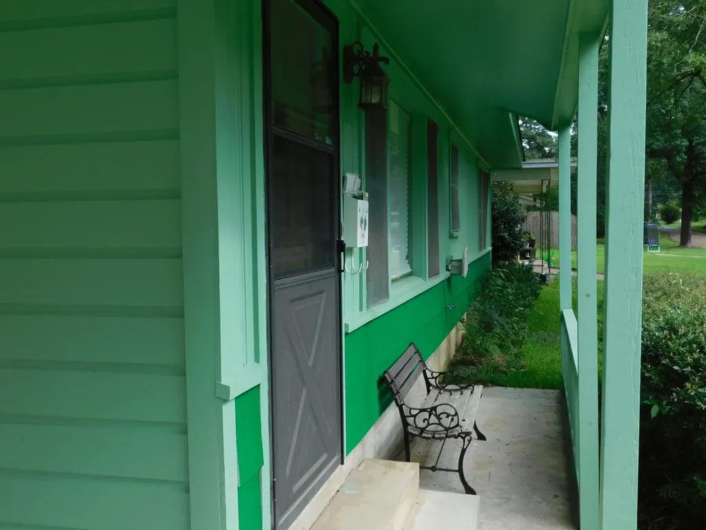 107 NE 5th Street Springhill LA 71075