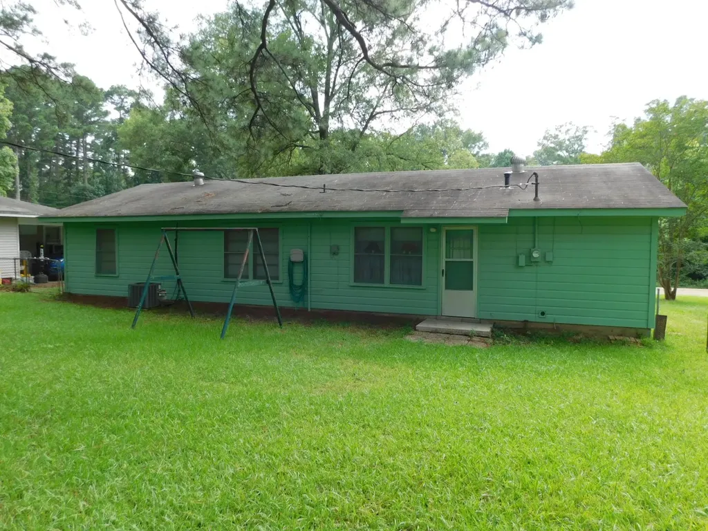 107 NE 5th Street Springhill LA 71075