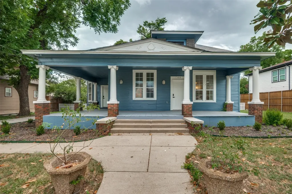 612 W 9th Street Dallas TX 75208