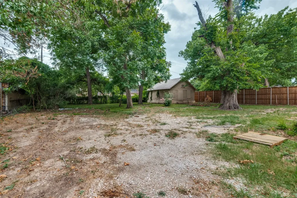 612 W 9th Street Dallas TX 75208