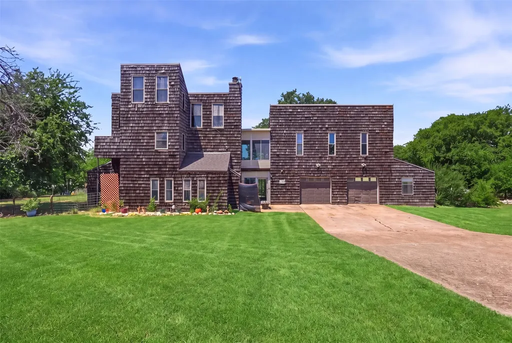 6039 Bear Creek Drive E Fort Worth TX 76126