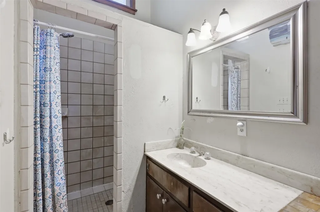 6039 Bear Creek Drive E Fort Worth TX 76126