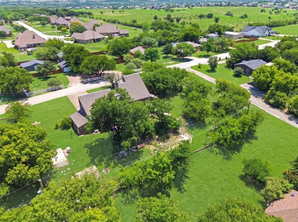 6039 Bear Creek Drive E Fort Worth TX 76126