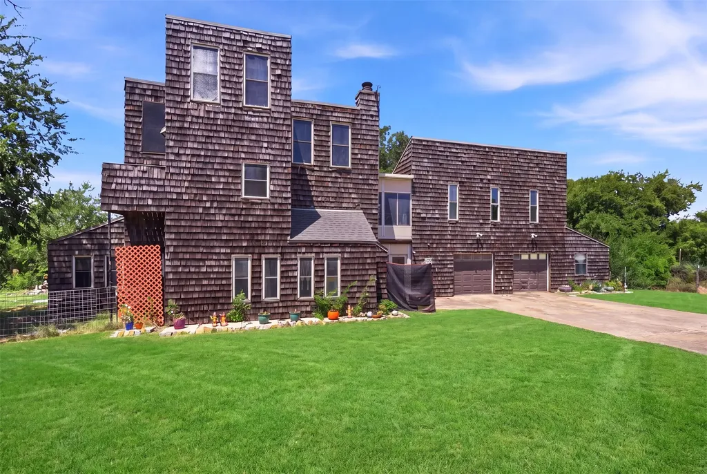 6039 Bear Creek Drive E Fort Worth TX 76126