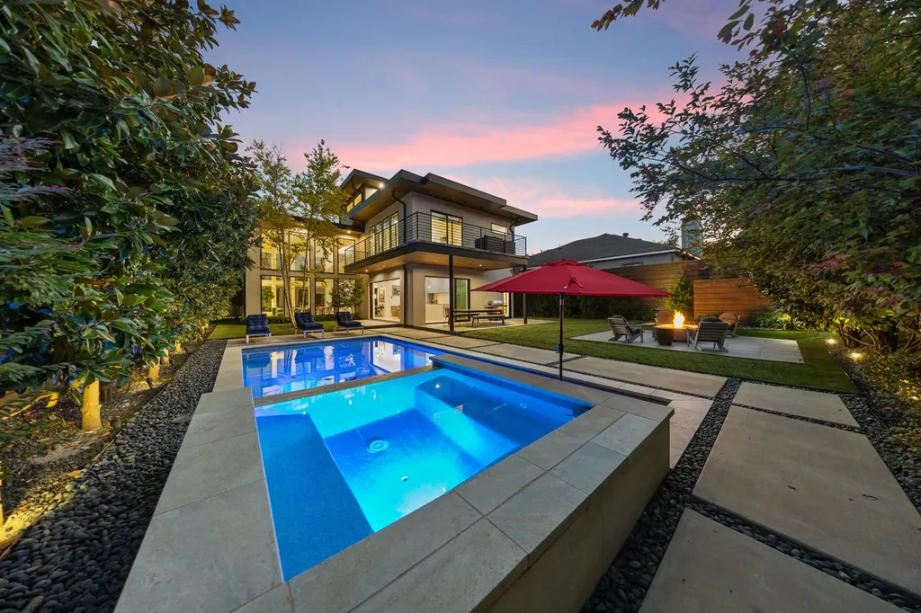 423 W Colorado Boulevard Dallas TX 75208