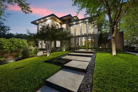 423 W Colorado Boulevard Dallas TX 75208