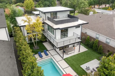 423 W Colorado Boulevard Dallas TX 75208