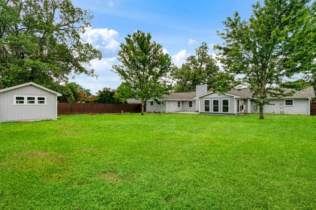 2705 Hubbard Street Paris TX 75460