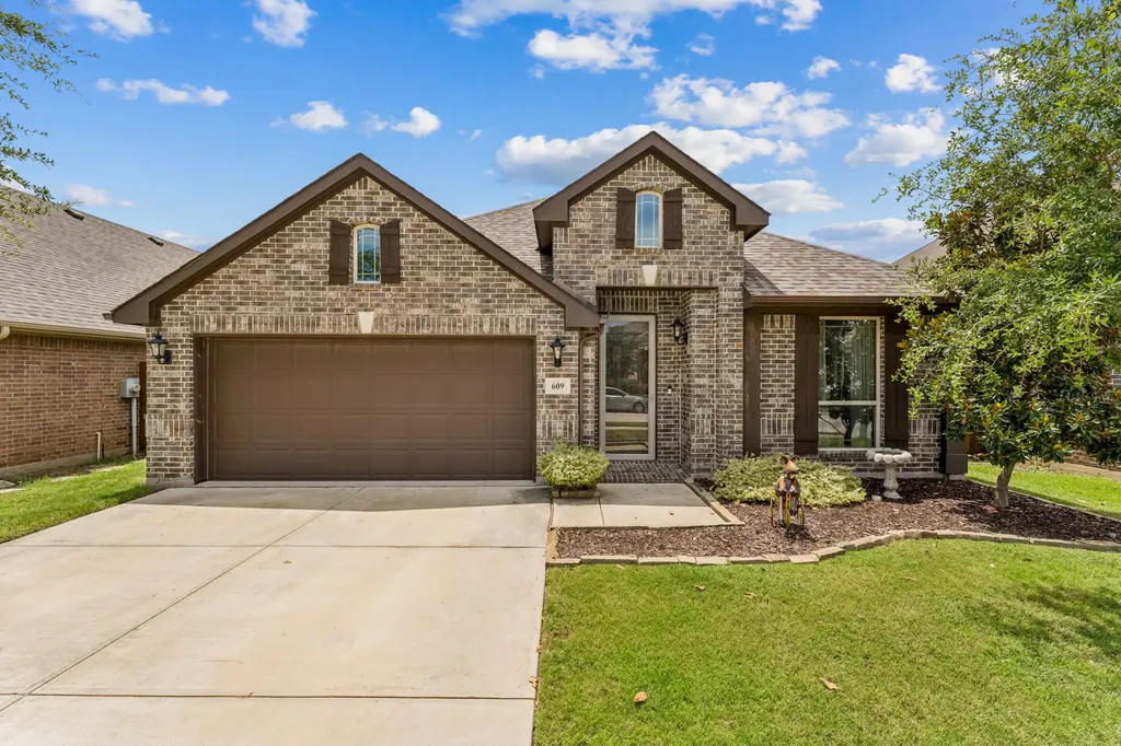 609 Fox View Drive Fort Worth TX 76131