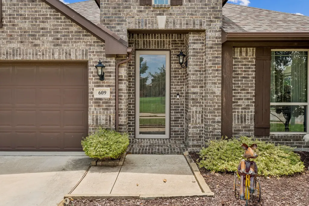 609 Fox View Drive Fort Worth TX 76131