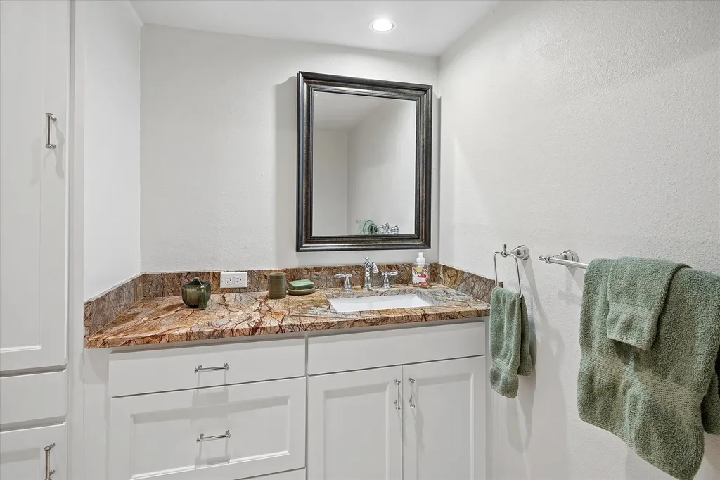 6238 Bandera Avenue Dallas TX 75225