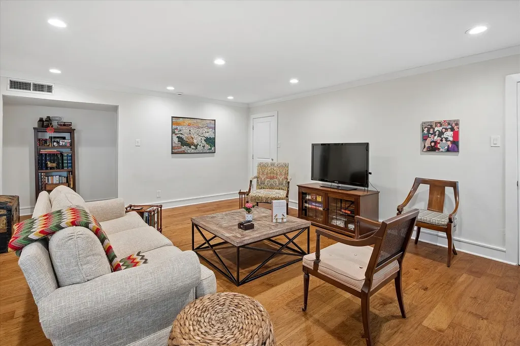 6238 Bandera Avenue Dallas TX 75225