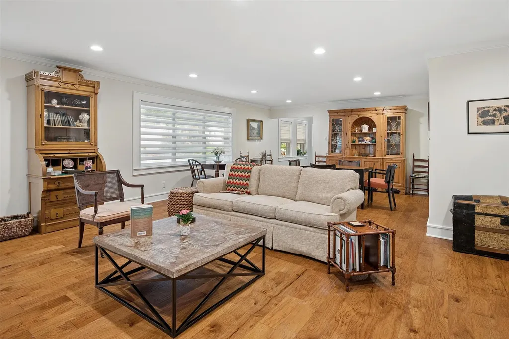 6238 Bandera Avenue Dallas TX 75225