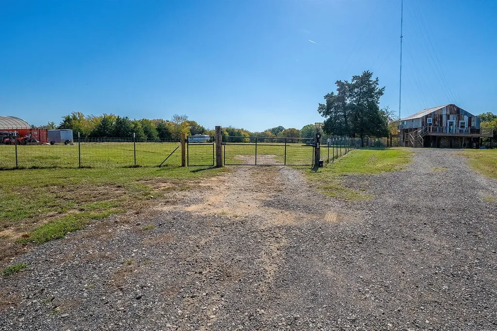 1696 County Road 222 Gainesville TX 76240