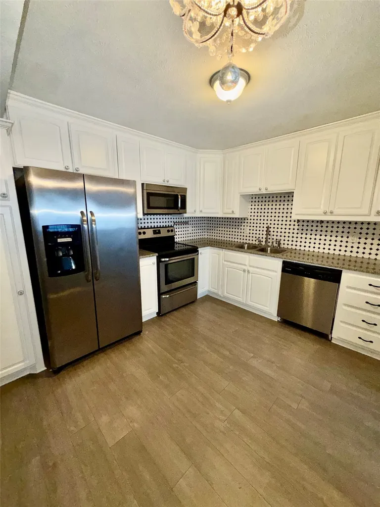 7855 Meadow Park Drive Dallas TX 75230