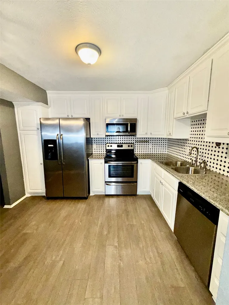 7855 Meadow Park Drive Dallas TX 75230