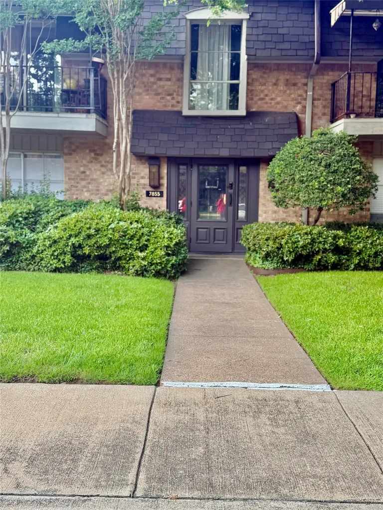 7855 Meadow Park Drive Dallas TX 75230