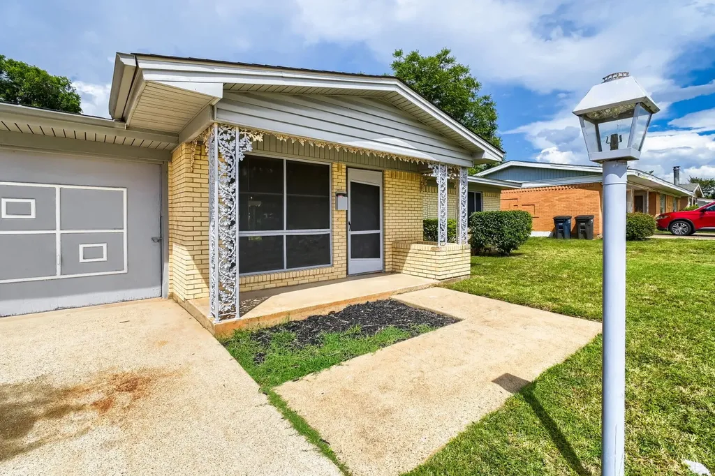 1405 Oak Grove Road Fort Worth TX 76134