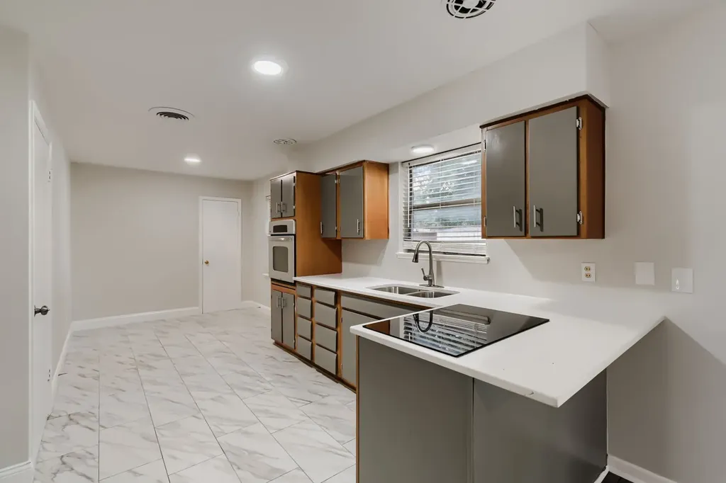 1405 Oak Grove Road Fort Worth TX 76134