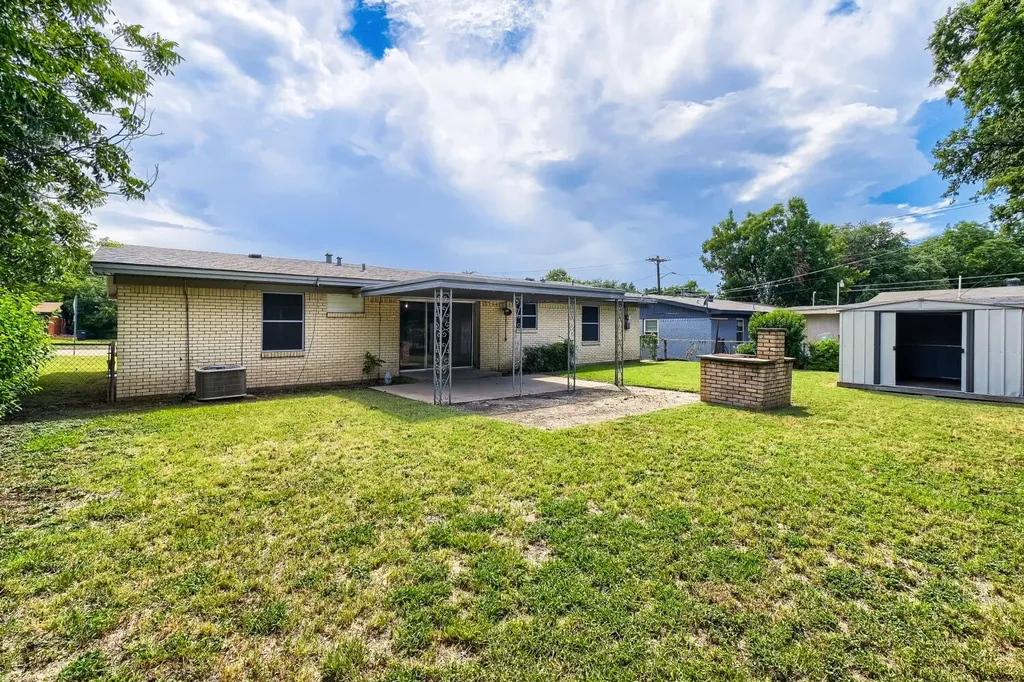 1405 Oak Grove Road Fort Worth TX 76134
