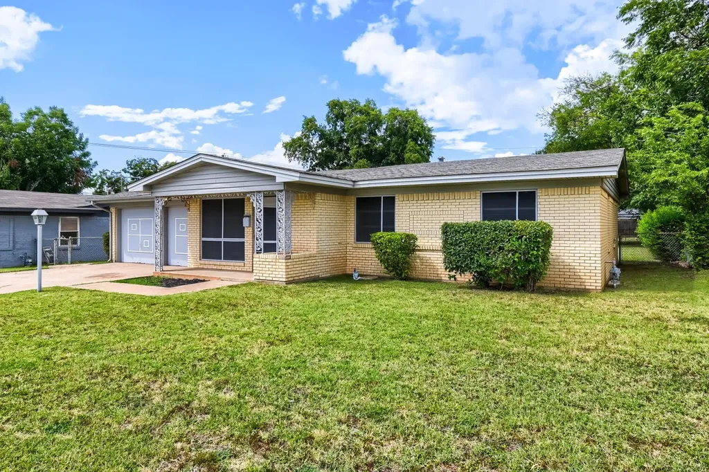 1405 Oak Grove Road Fort Worth TX 76134