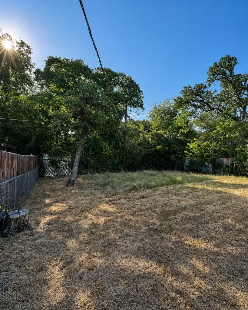 3018 Oakwood Street Haltom City TX 76117