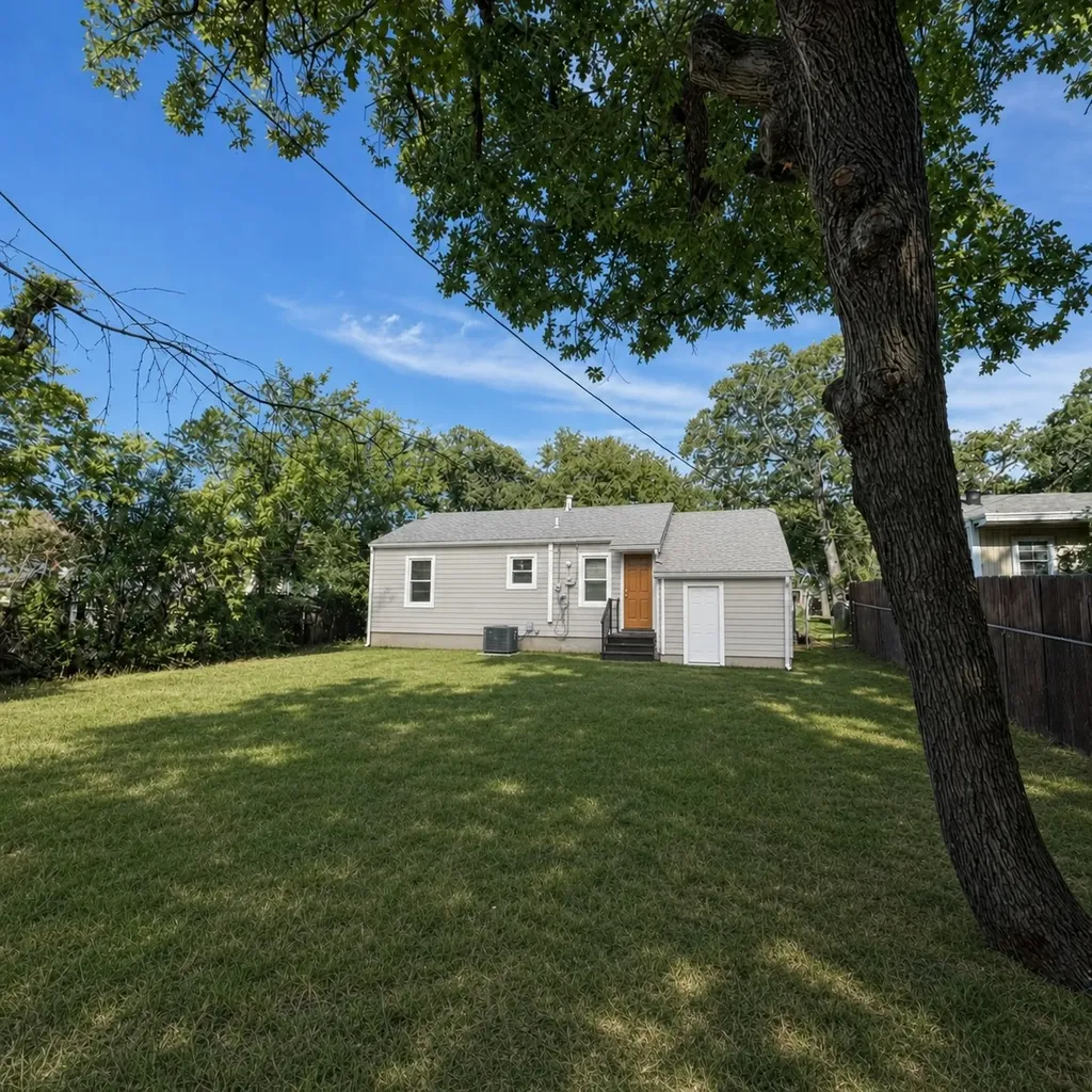 3018 Oakwood Street Haltom City TX 76117