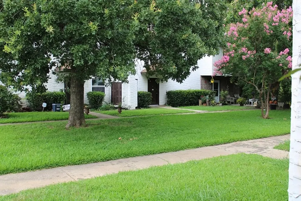 1725 E Grauwyler Road Irving TX 75061