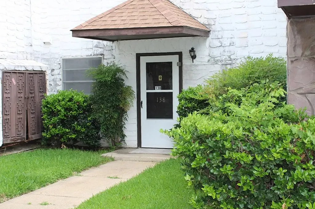 1725 E Grauwyler Road Irving TX 75061
