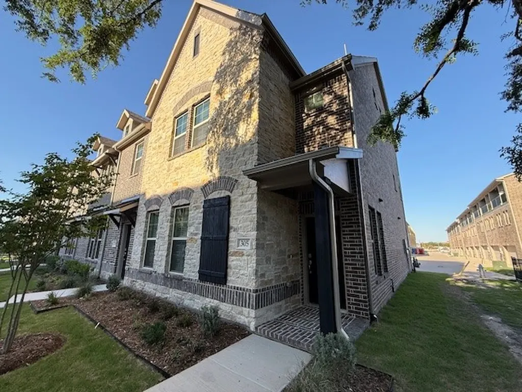 305 Blackthorne Drive Plano TX 75074