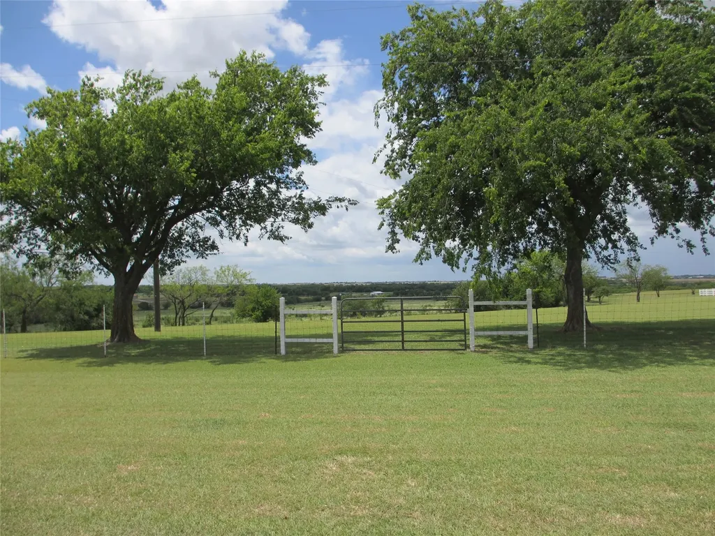 3911 Fm 67 Itasca TX 76055