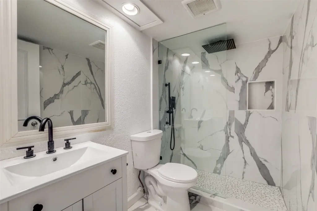 5325 Fleetwood Oaks Avenue Dallas TX 75235
