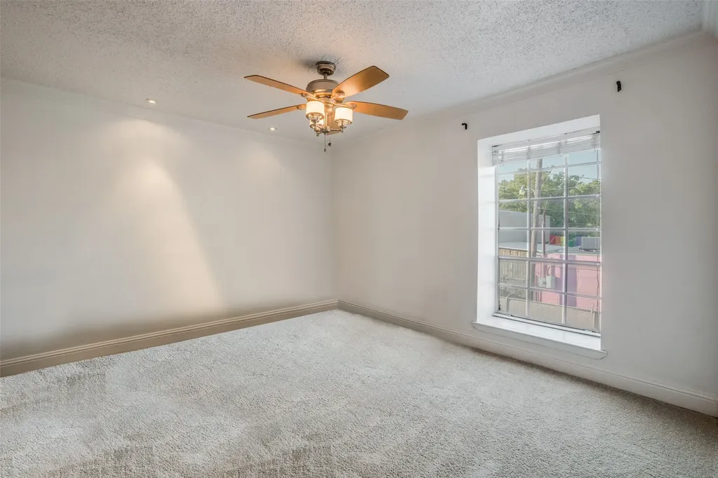 5325 Fleetwood Oaks Avenue Dallas TX 75235