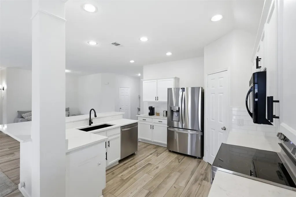 1002 Zachary Drive Arlington TX 76002