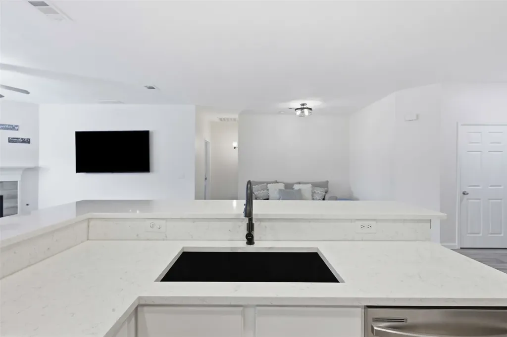 1002 Zachary Drive Arlington TX 76002
