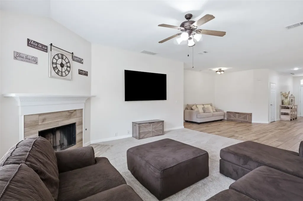 1002 Zachary Drive Arlington TX 76002