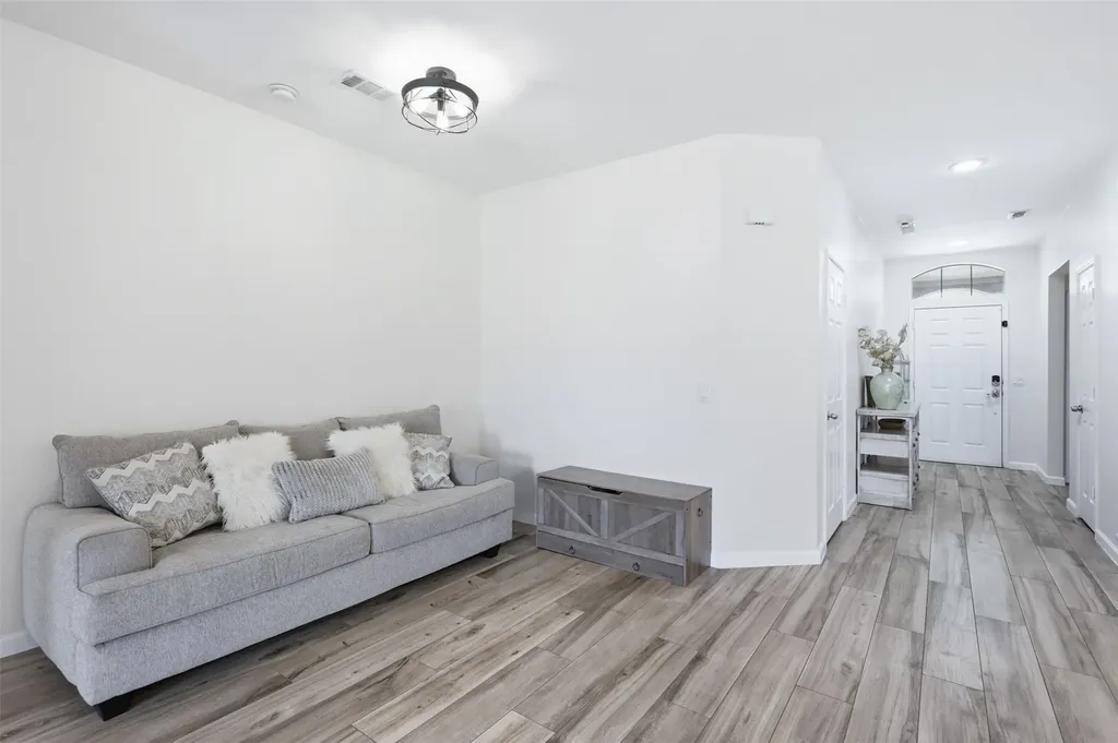 1002 Zachary Drive Arlington TX 76002