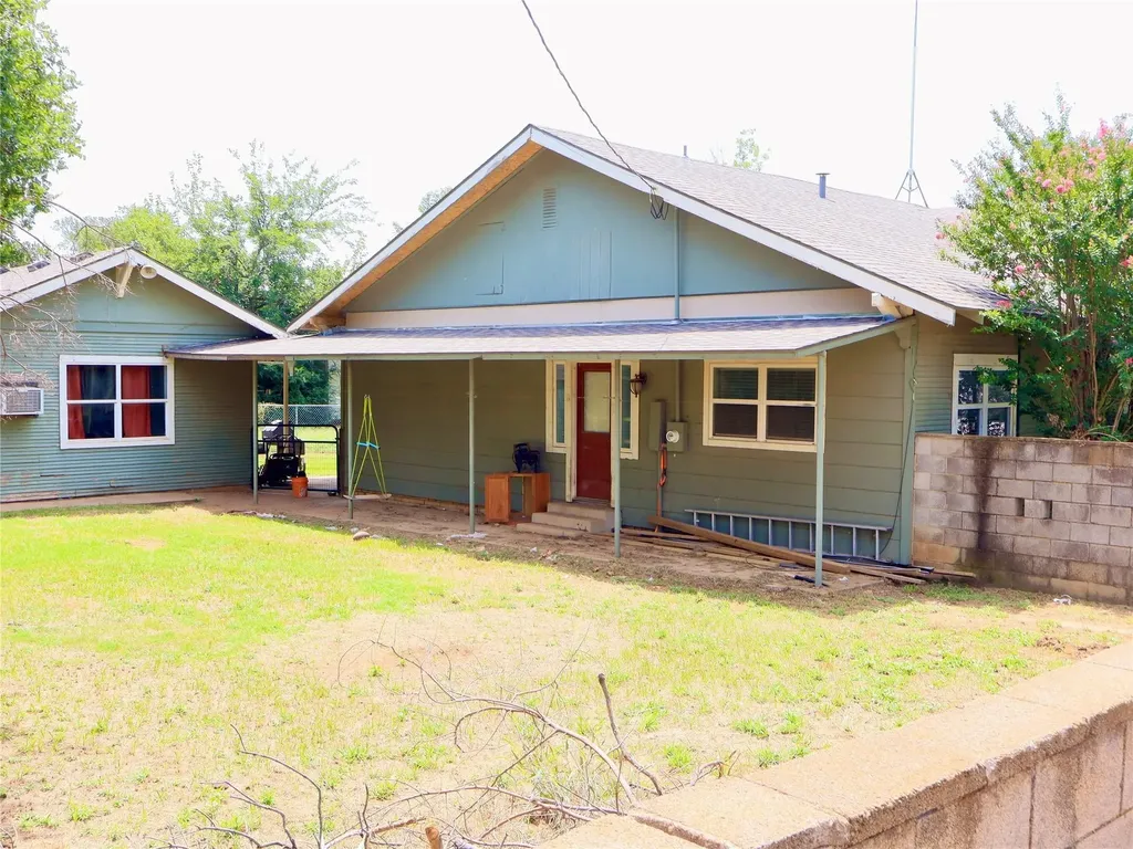 203 E Bennett Street Strawn TX 76475