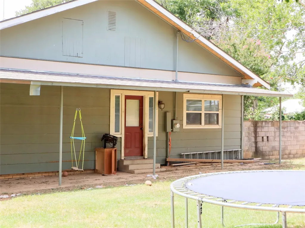 203 E Bennett Street Strawn TX 76475
