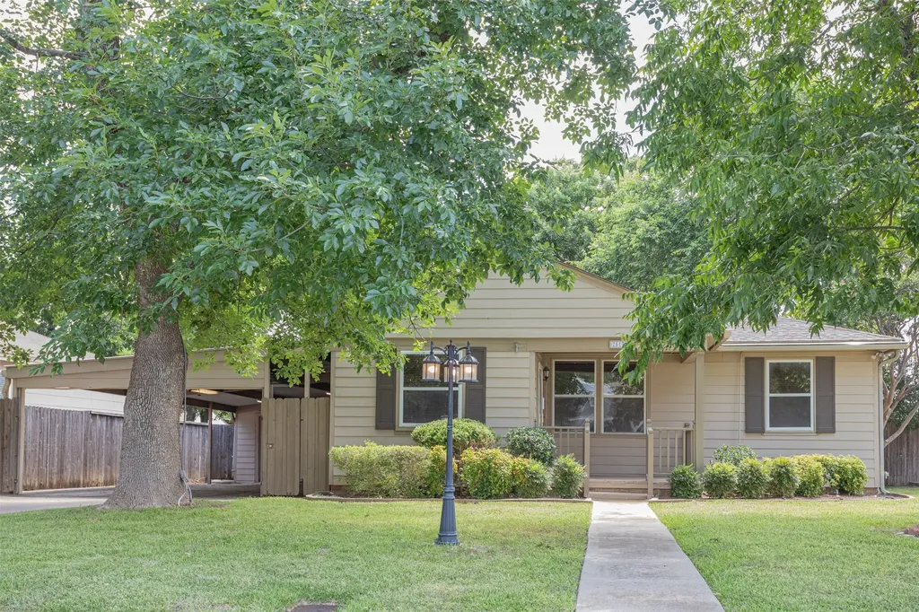 2517 Littlepage Street Fort Worth TX 76107