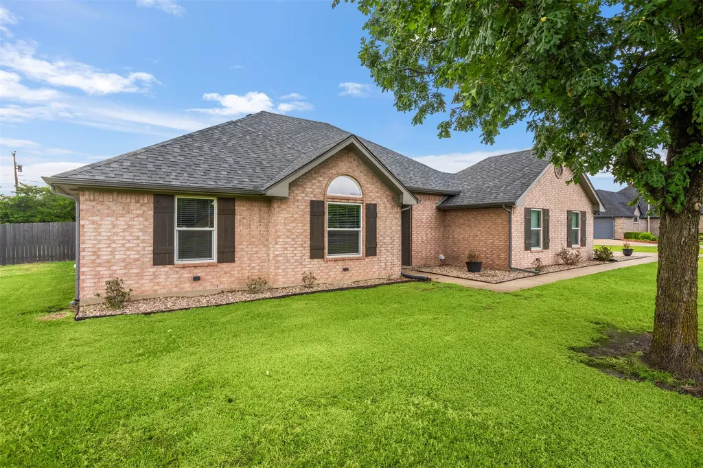 1116 W Sharpshire Drive Waxahachie TX 75165