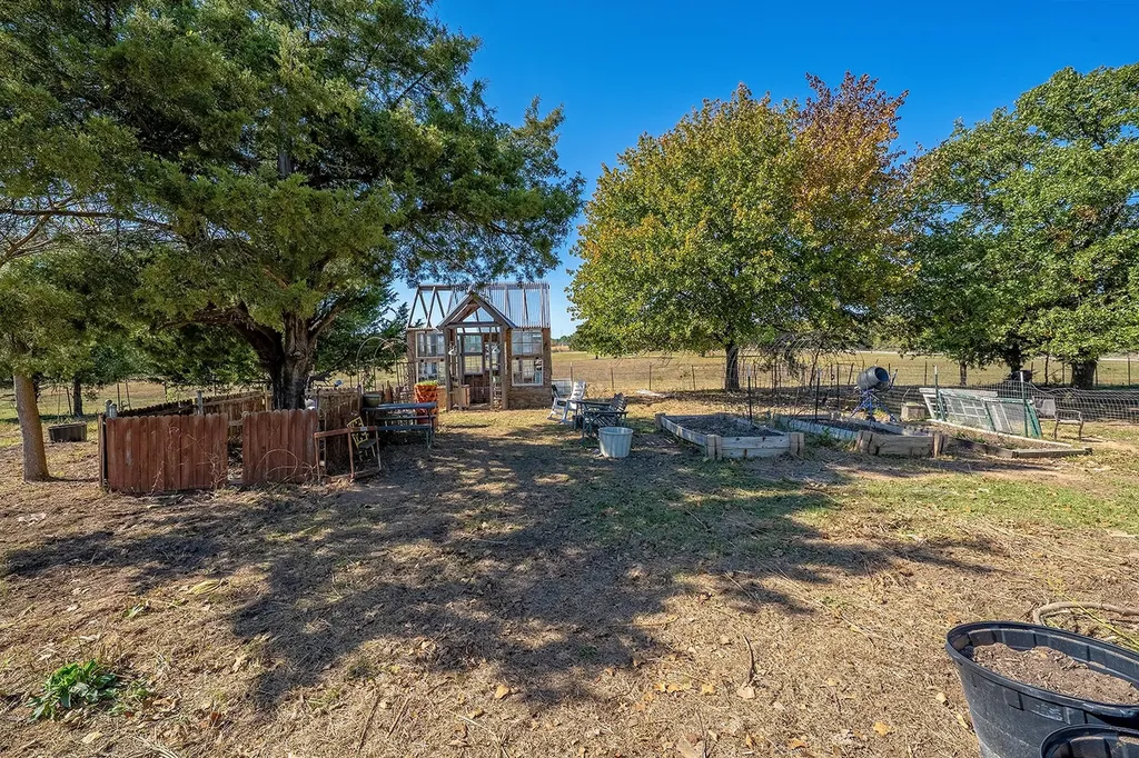 1696 County Road 222 Gainesville TX 76240