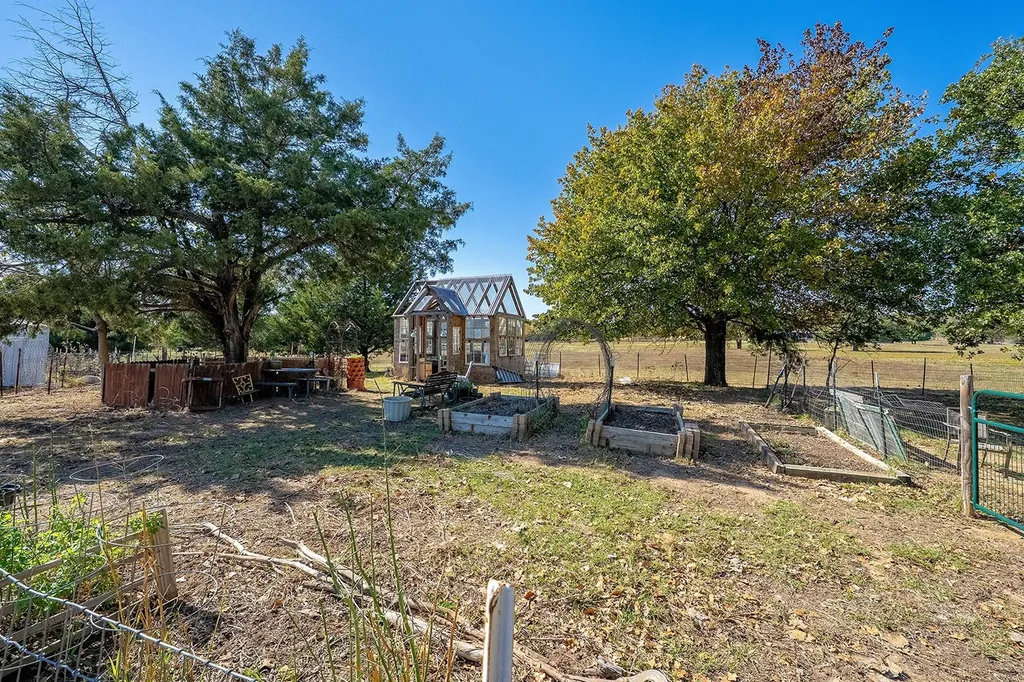 1696 County Road 222 Gainesville TX 76240