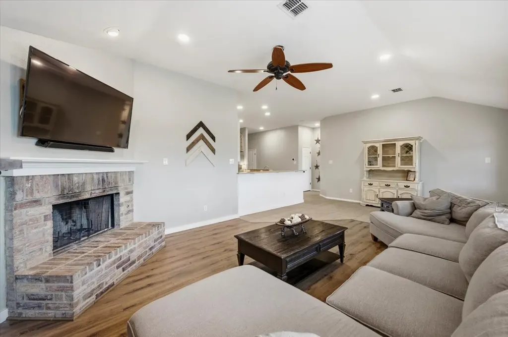 10521 Bradshaw Drive Fort Worth TX 76108