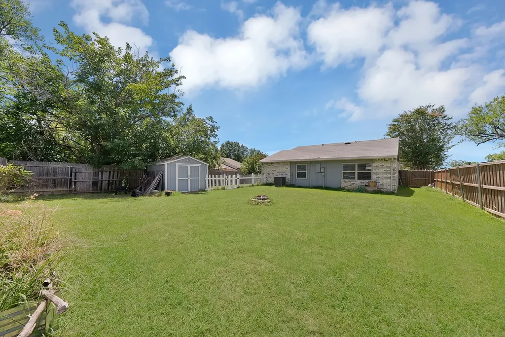 4205 Spindletree Lane Fort Worth TX 76137