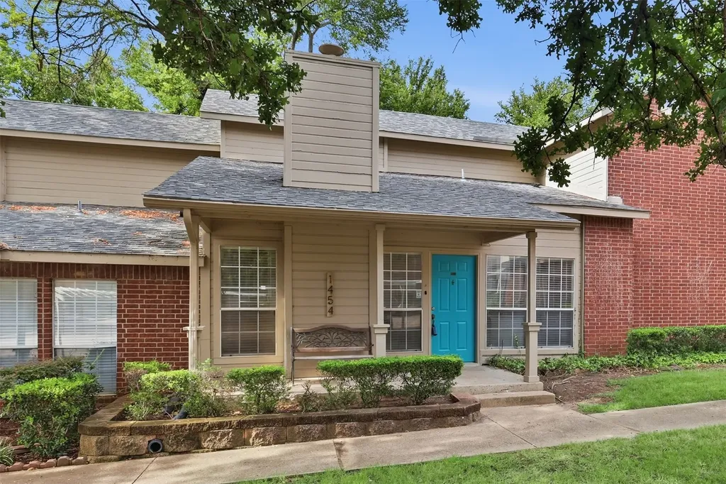 1454 Meadowood Village Drive Fort Worth TX 76120