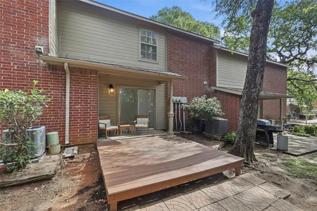1454 Meadowood Village Drive Fort Worth TX 76120