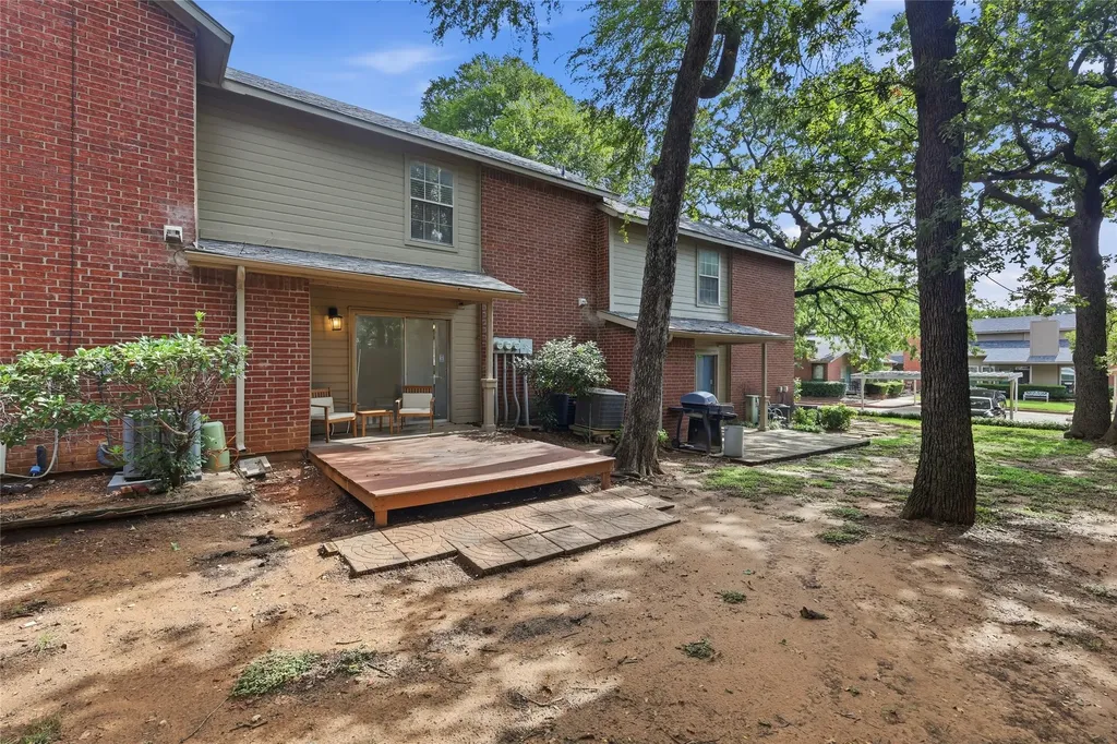 1454 Meadowood Village Drive Fort Worth TX 76120