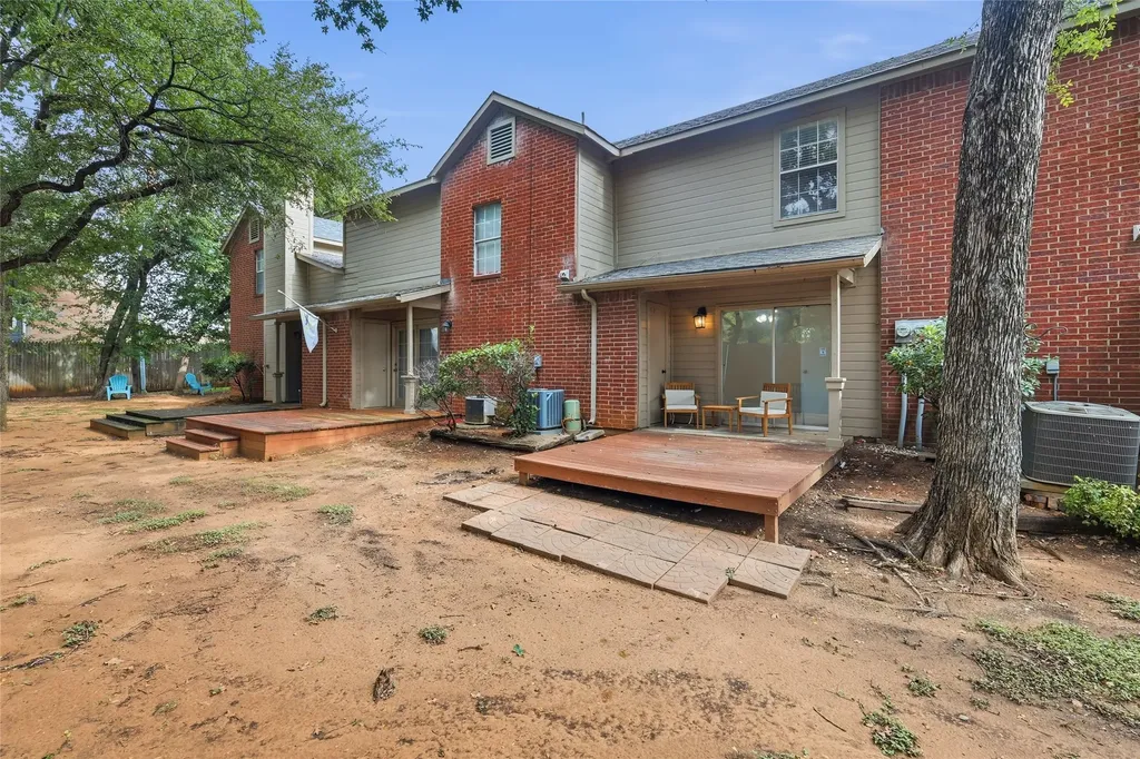1454 Meadowood Village Drive Fort Worth TX 76120