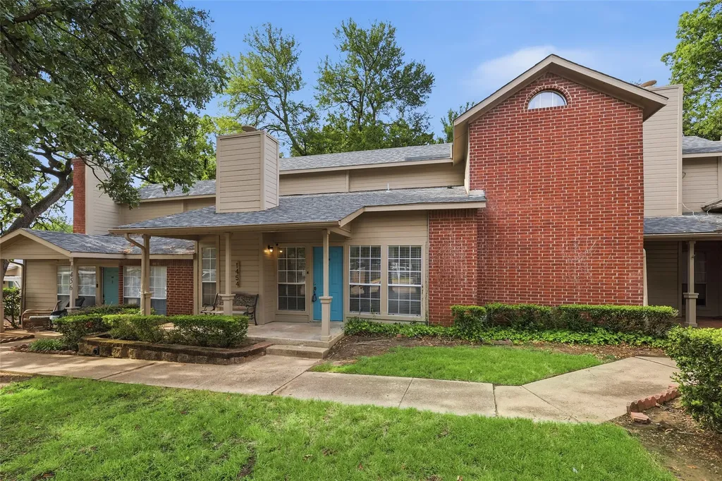 1454 Meadowood Village Drive Fort Worth TX 76120